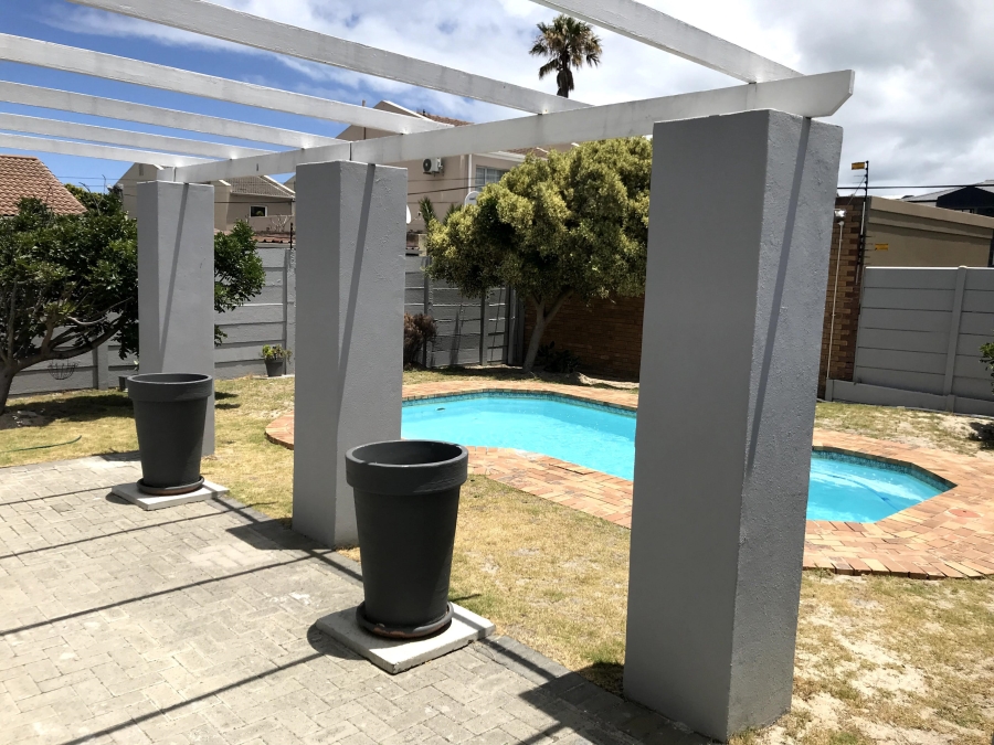 To Let 3 Bedroom Property for Rent in Beachfront Western Cape